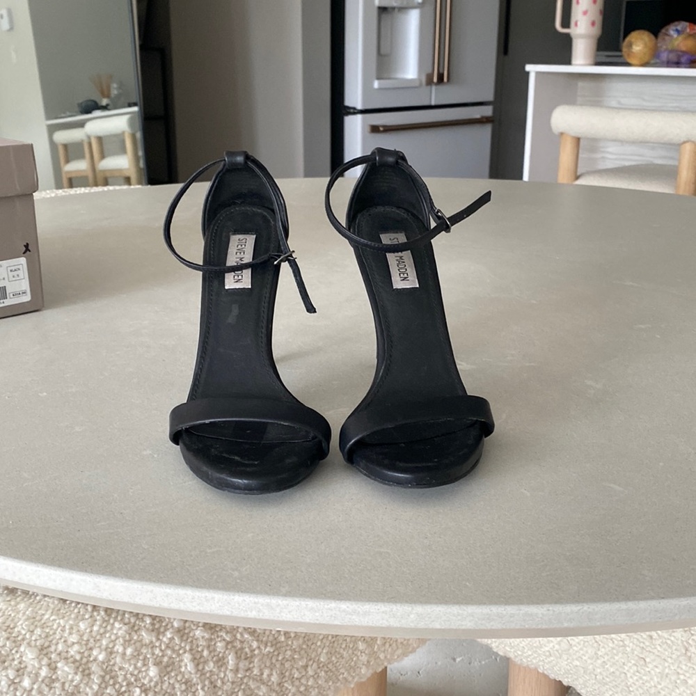Steeve Madden black heels
